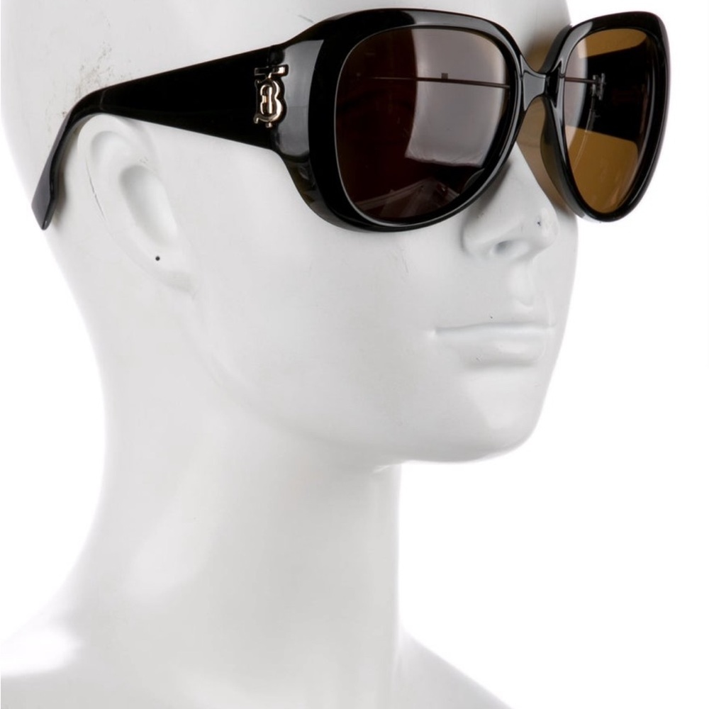 NWT Burberry Women’s Brownish Black oversized Sunglasses.